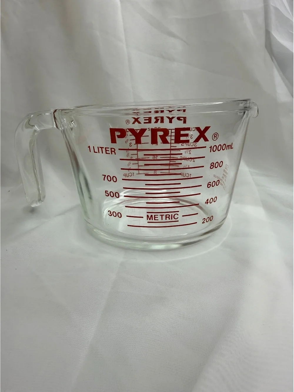 Vintage PYREX 532 4 Cup Measuring Cup Vintage Red Letters Capital T